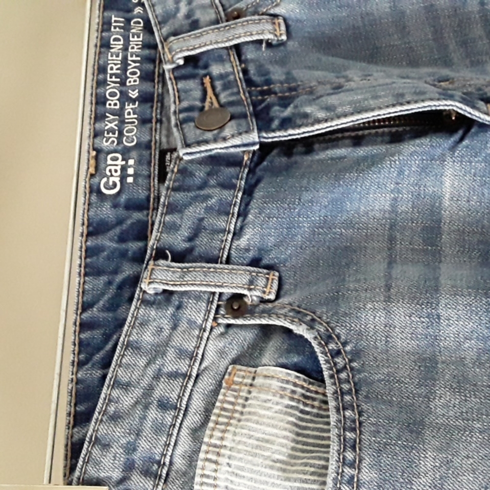 GAP Sexy Boyfriend Fit jeans 2/26R